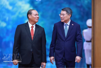 Vietnam gives top priority to relations with Laos: PM 